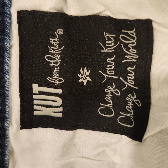 Kut from the Kloth Light Blue Cropped Jeans with Pearl Details Size 8! - Picture 4 of 11